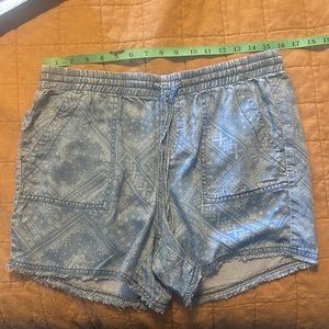 Casual light denim bandanna print shorts, M, NWOT